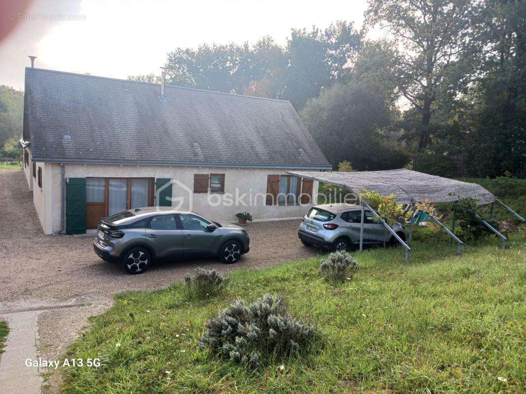 Maison à VILLAINES-LES-ROCHERS