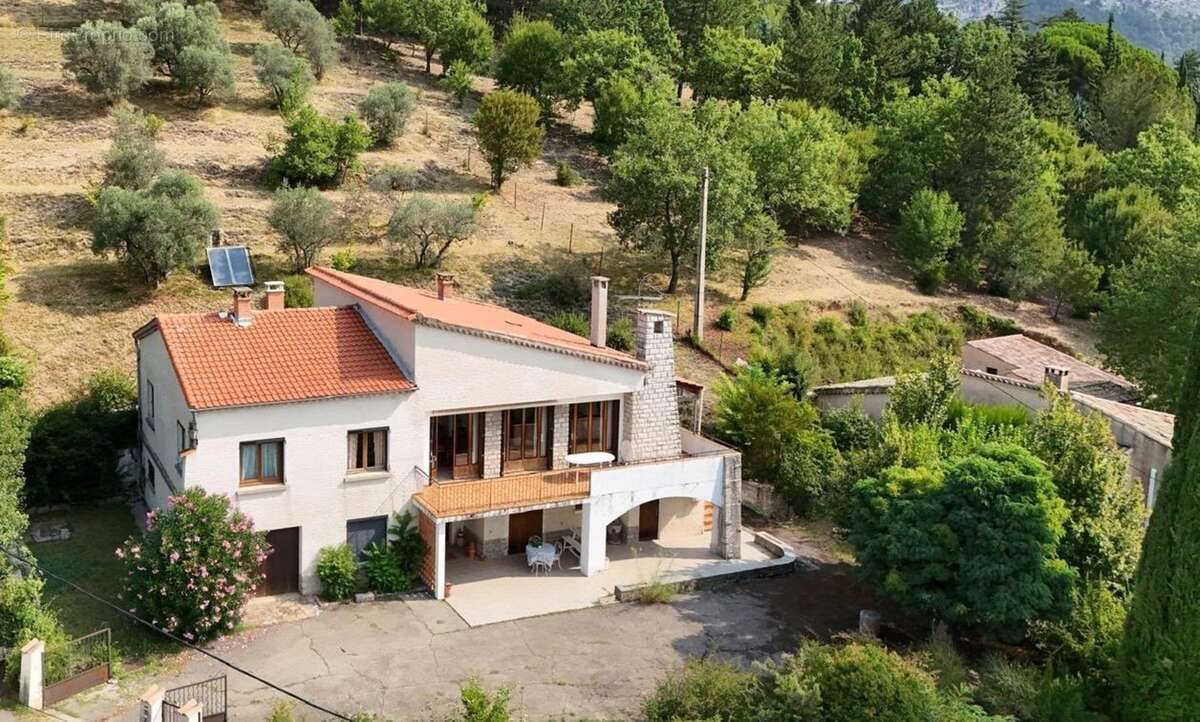  À VENDRE – Grande villa avec terrain boisé avec une olivette à Sisteron - photo 23