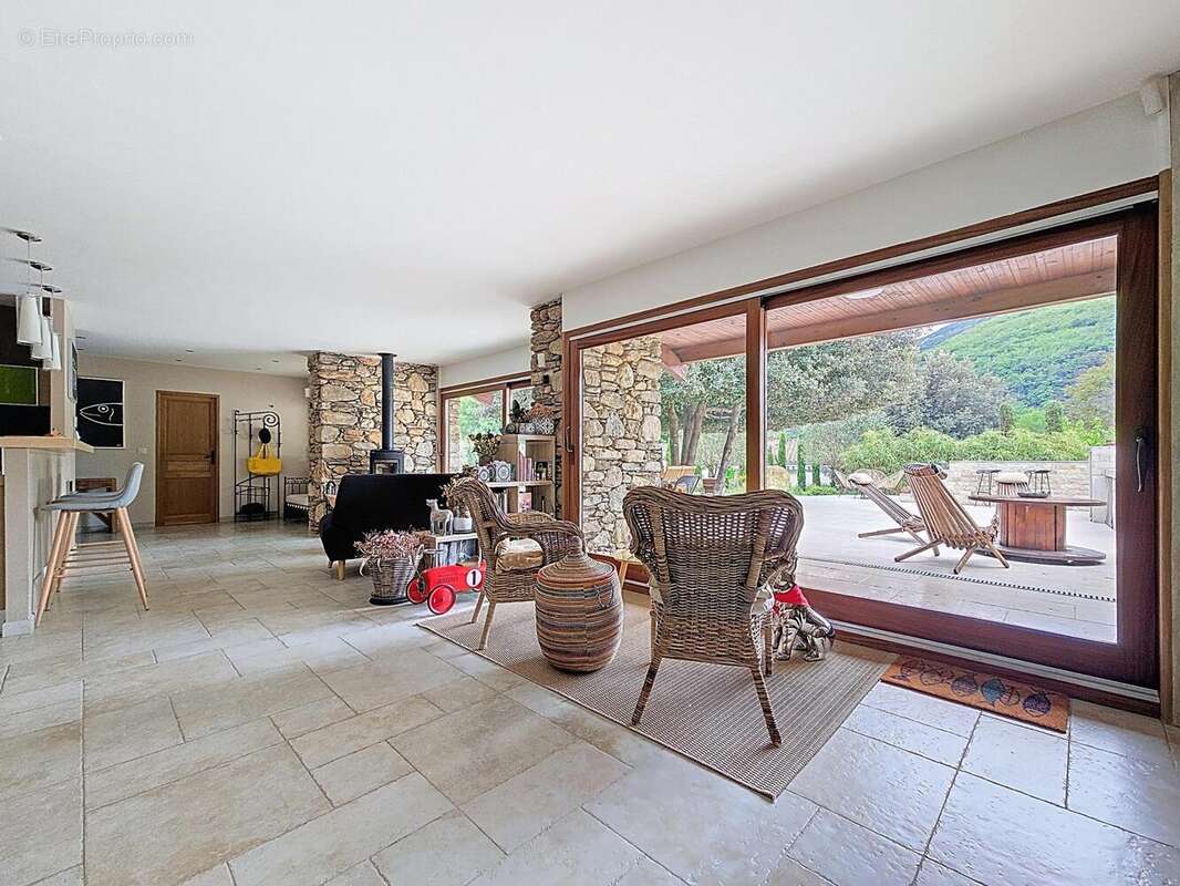 Photo 5 - Maison à COLOMBIERES-SUR-ORB