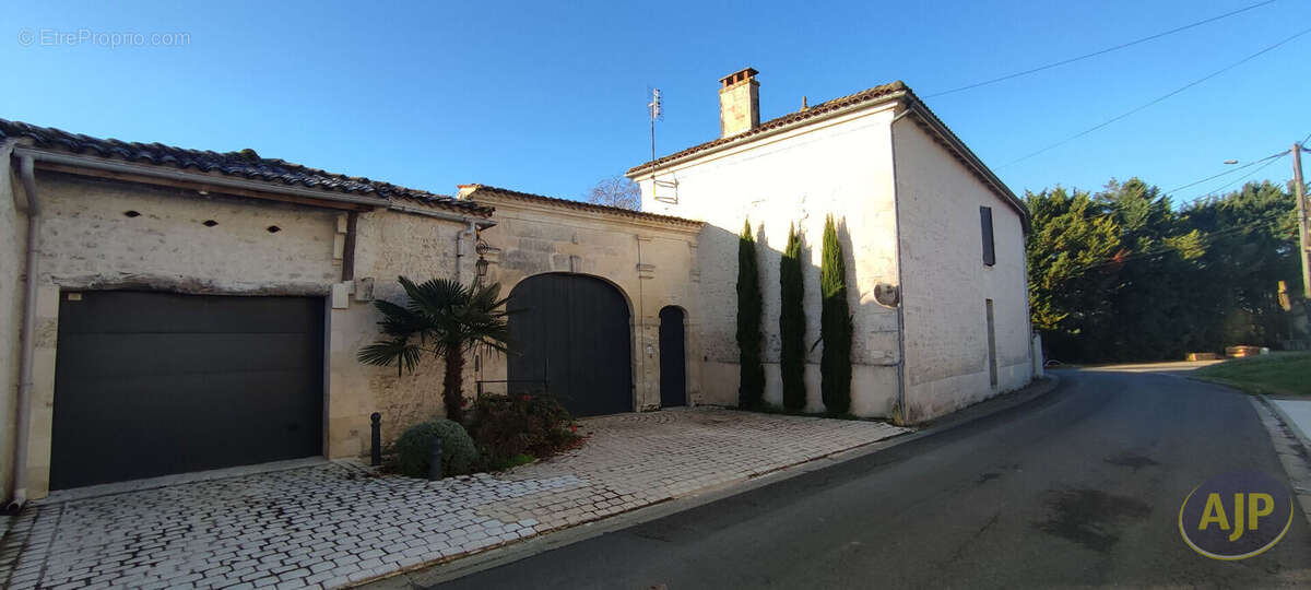 Maison à PERIGNAC