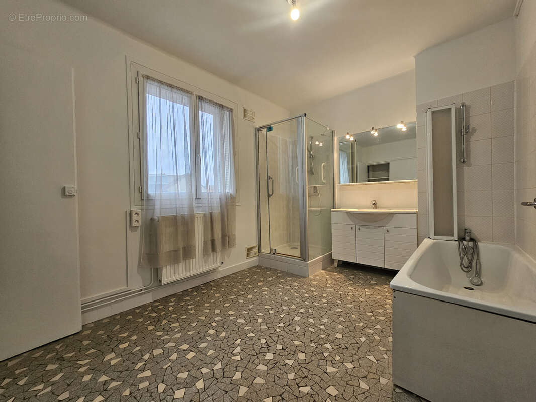 Appartement de 121 m2 avec 3 chambres en hyper centre de Vernon très lumineux - photo 7
