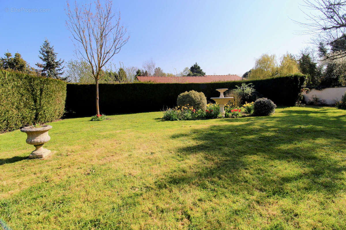 Maison à HOUDAN