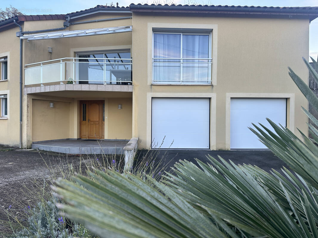 Maison à DECAZEVILLE