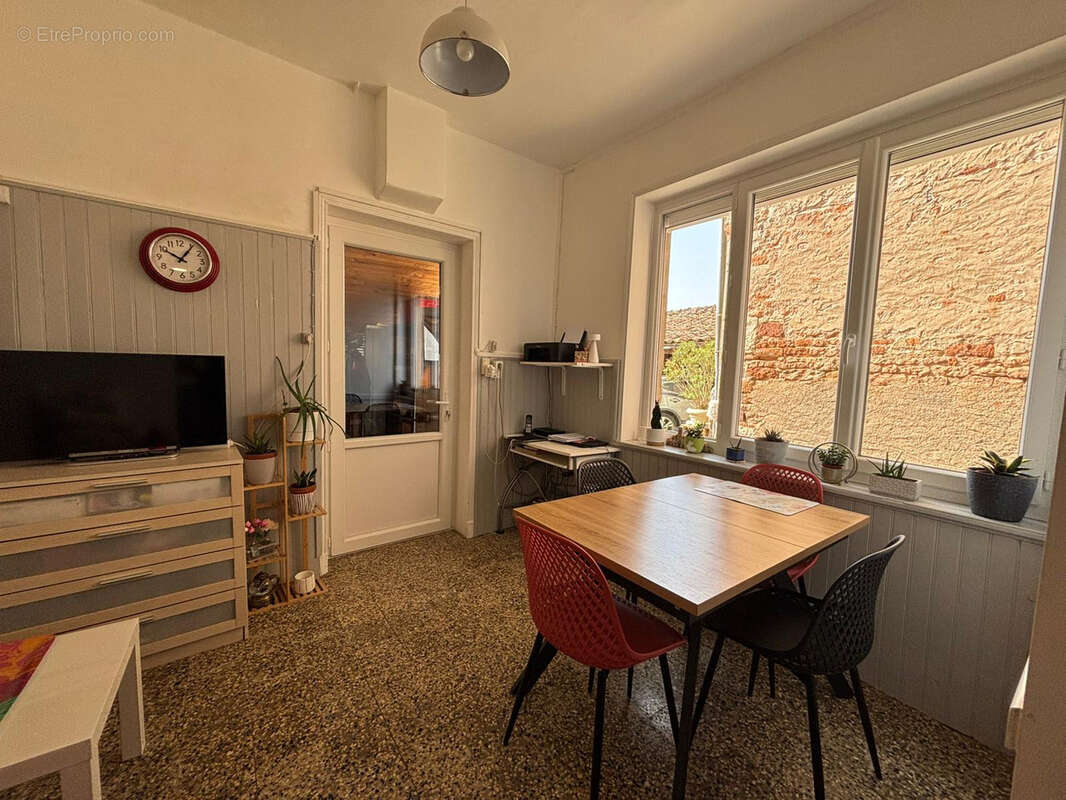 Appartement à BAGE-LE-CHATEL