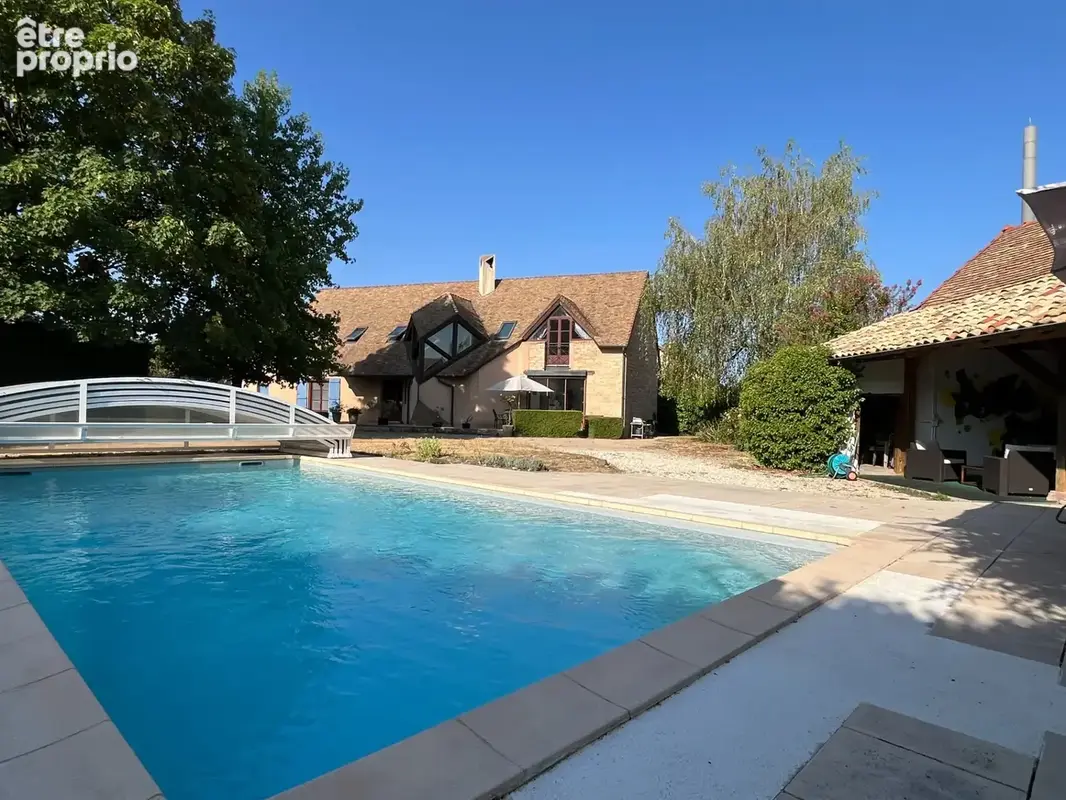 Maison à vendre 10 pièces au coeur de CUISERY (71), avec piscine - photo 2