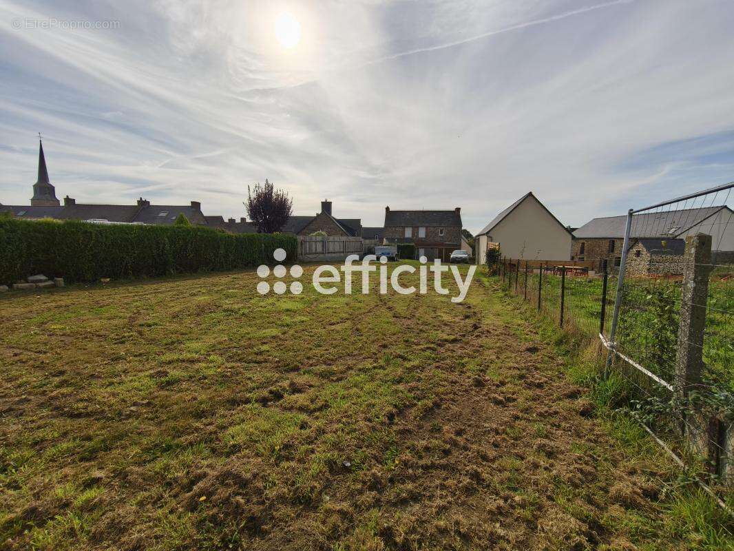 Terrain à SAINT-GUINOUX