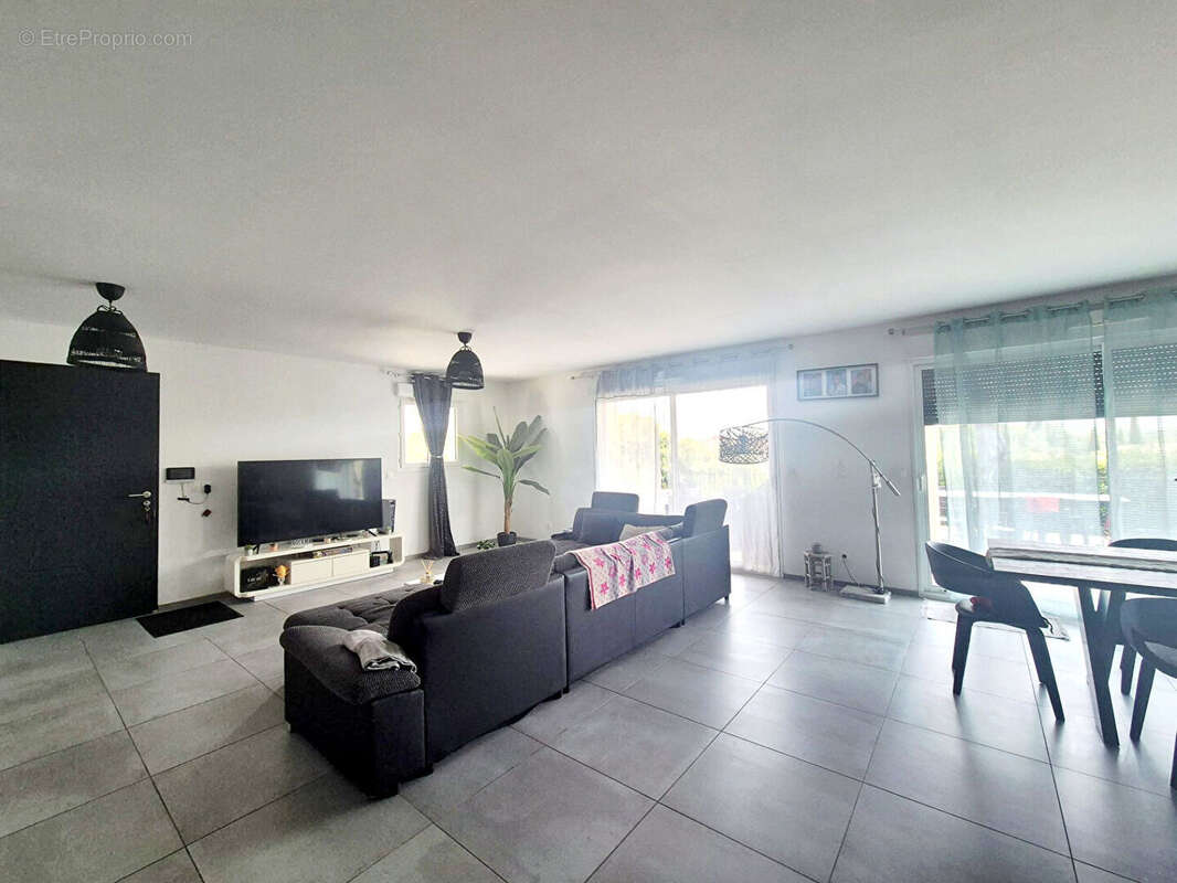 Garéoult Maison 6 pièces170 m² avec garage et piscine à deux pas du village - photo 7