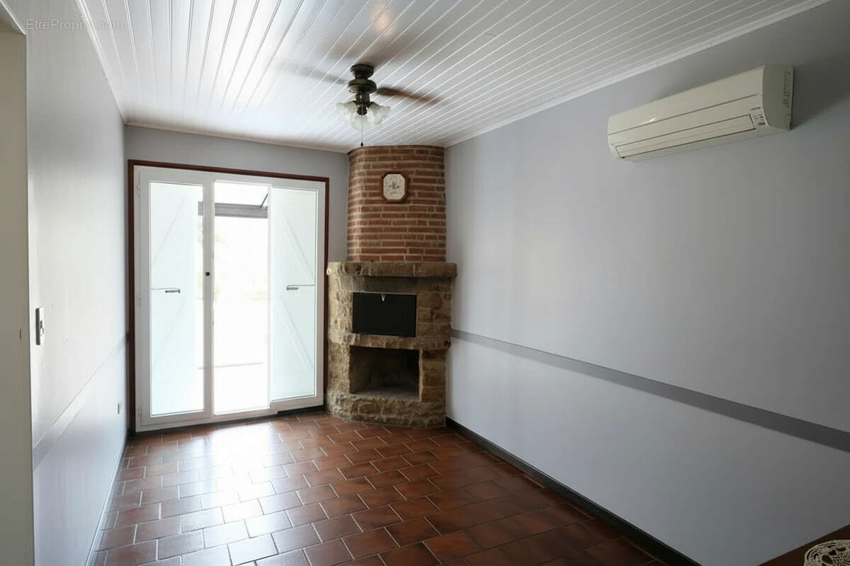 Maison familiale de 123 m² au sol sur 1 278 m² de terrain - photo 4