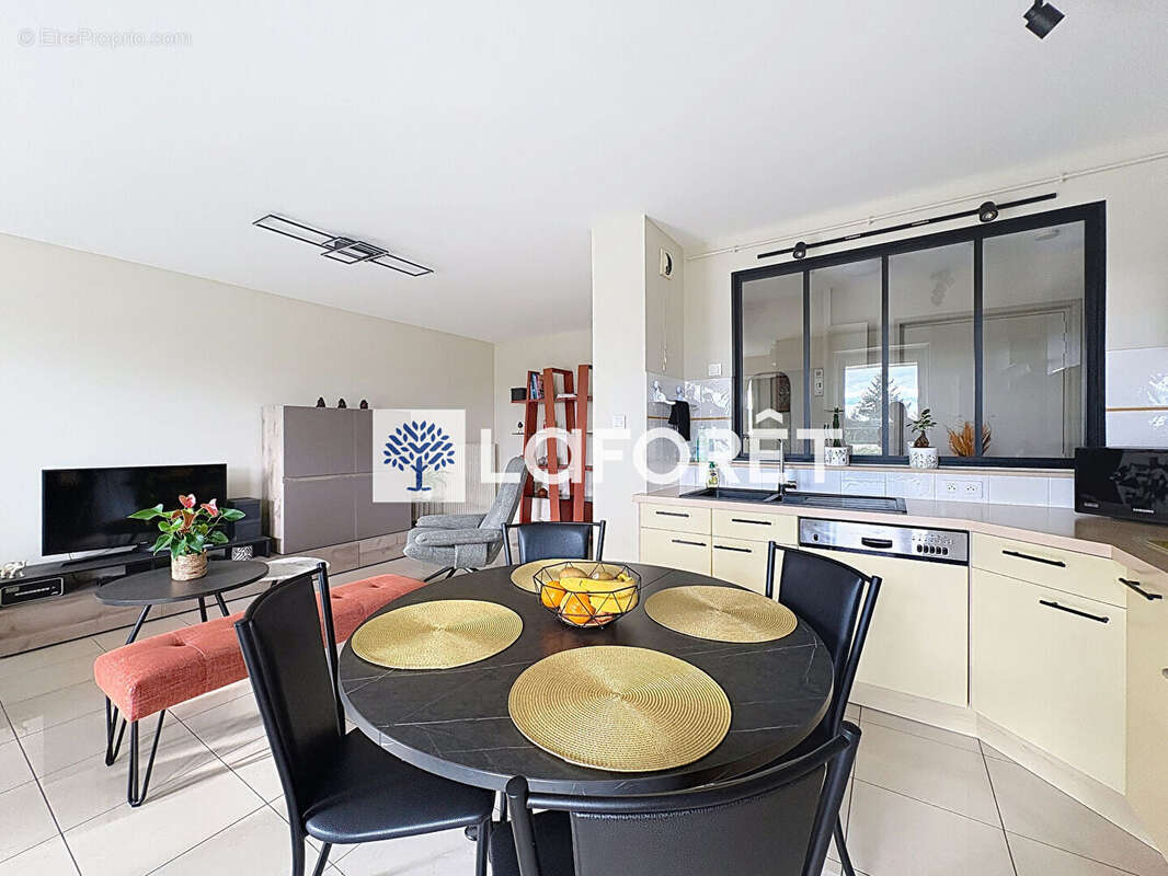 Appartement à VIEUX-CHARMONT