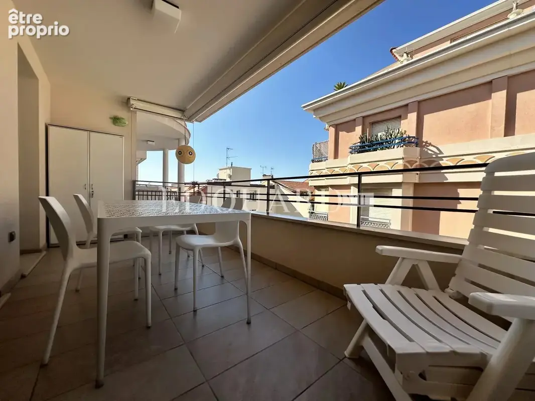 Trois pièces en superbe état avec grande terrasse et possibilité double garage, en plein centre de Menton - photo 13