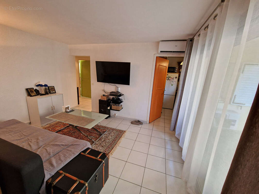 Appartement à SAINT-LAURENT-DU-VAR