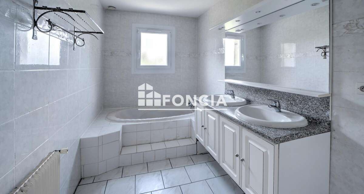 Maison à PREVESSIN-MOENS