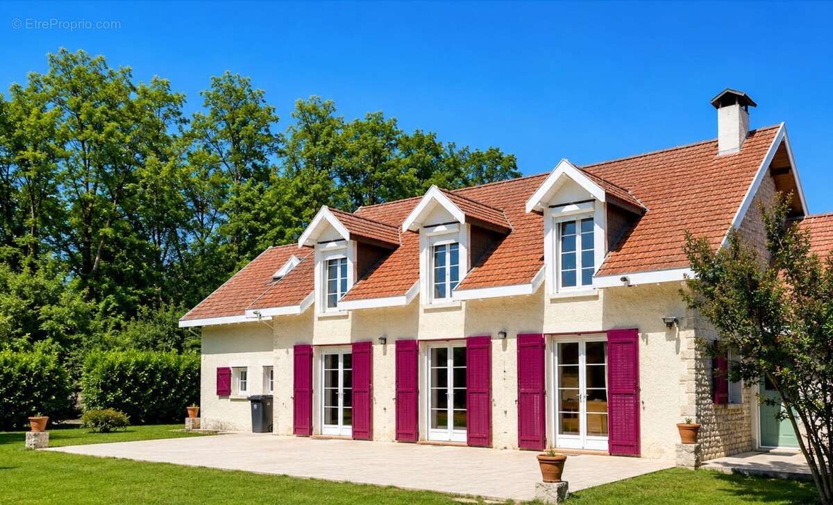 Maison 200 m² à Arbanats  - photo 1