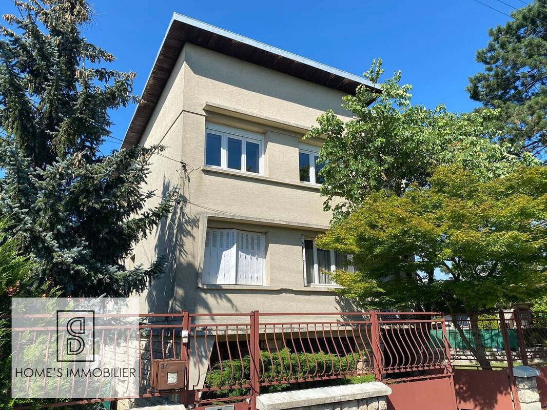 Appartement à VAUJOURS