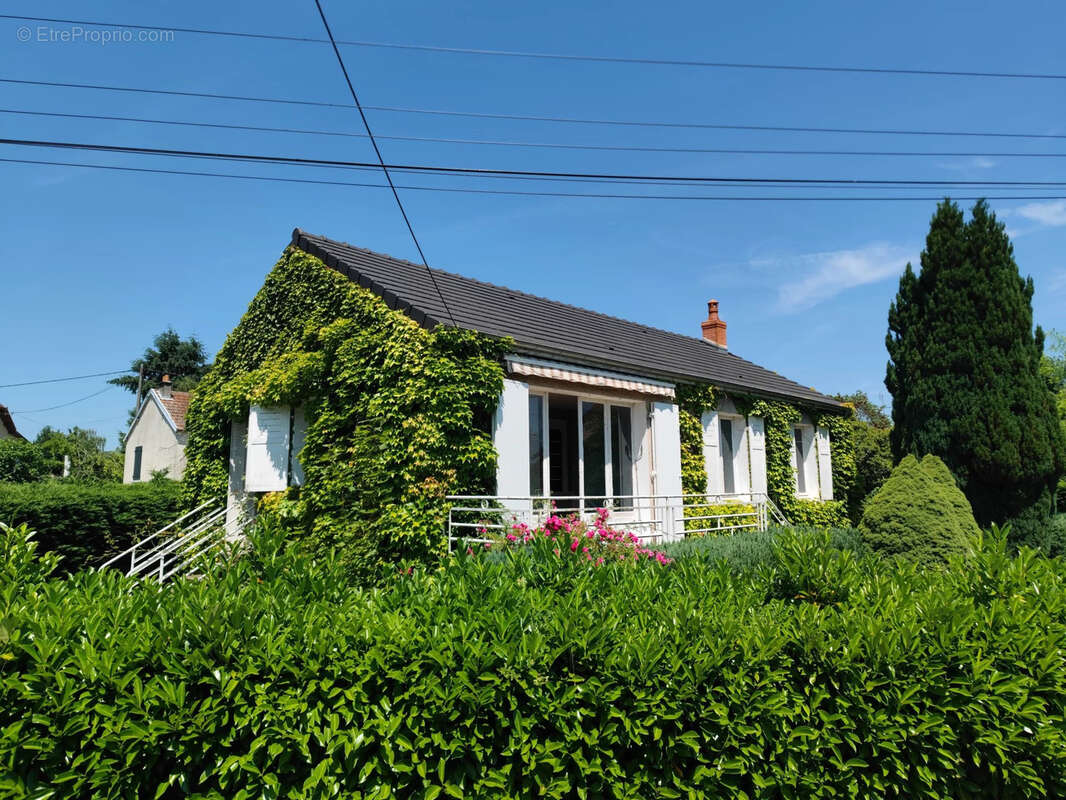 Maison à LUZY