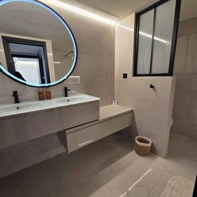 Appartement à SAINT-LAURENT-DU-VAR