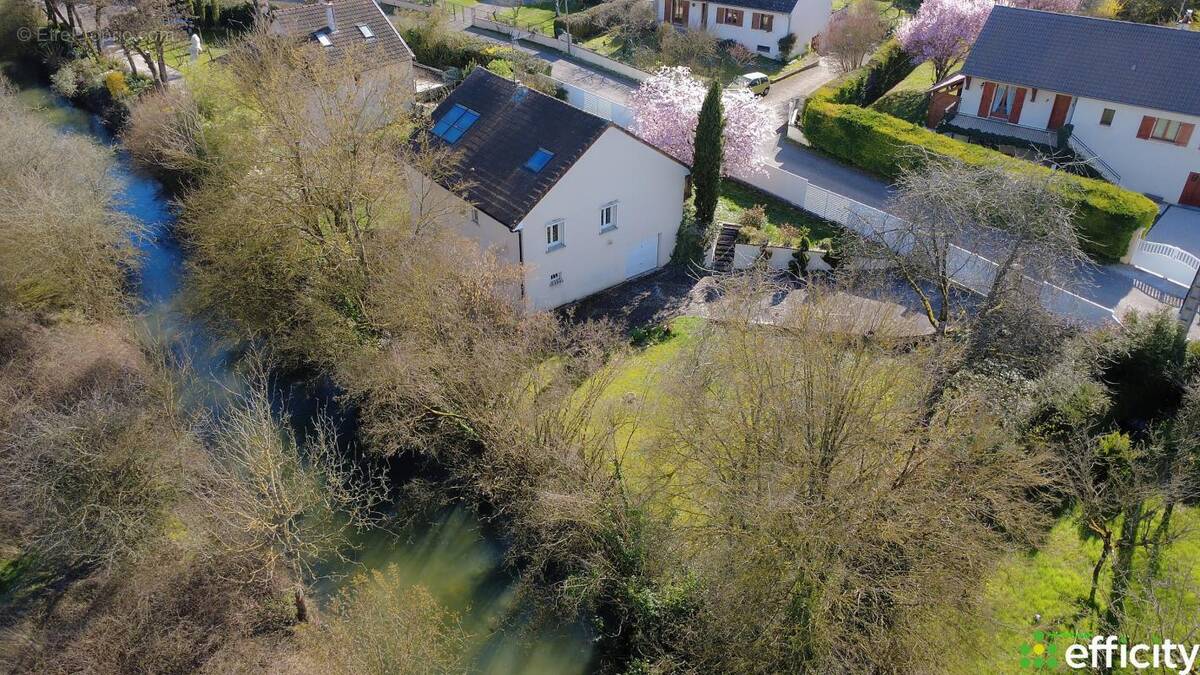 Maison à MAGNY-SUR-TILLE