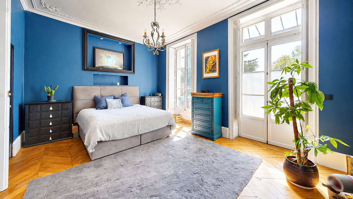 Appartement de caractère en centre-ville - photo 3