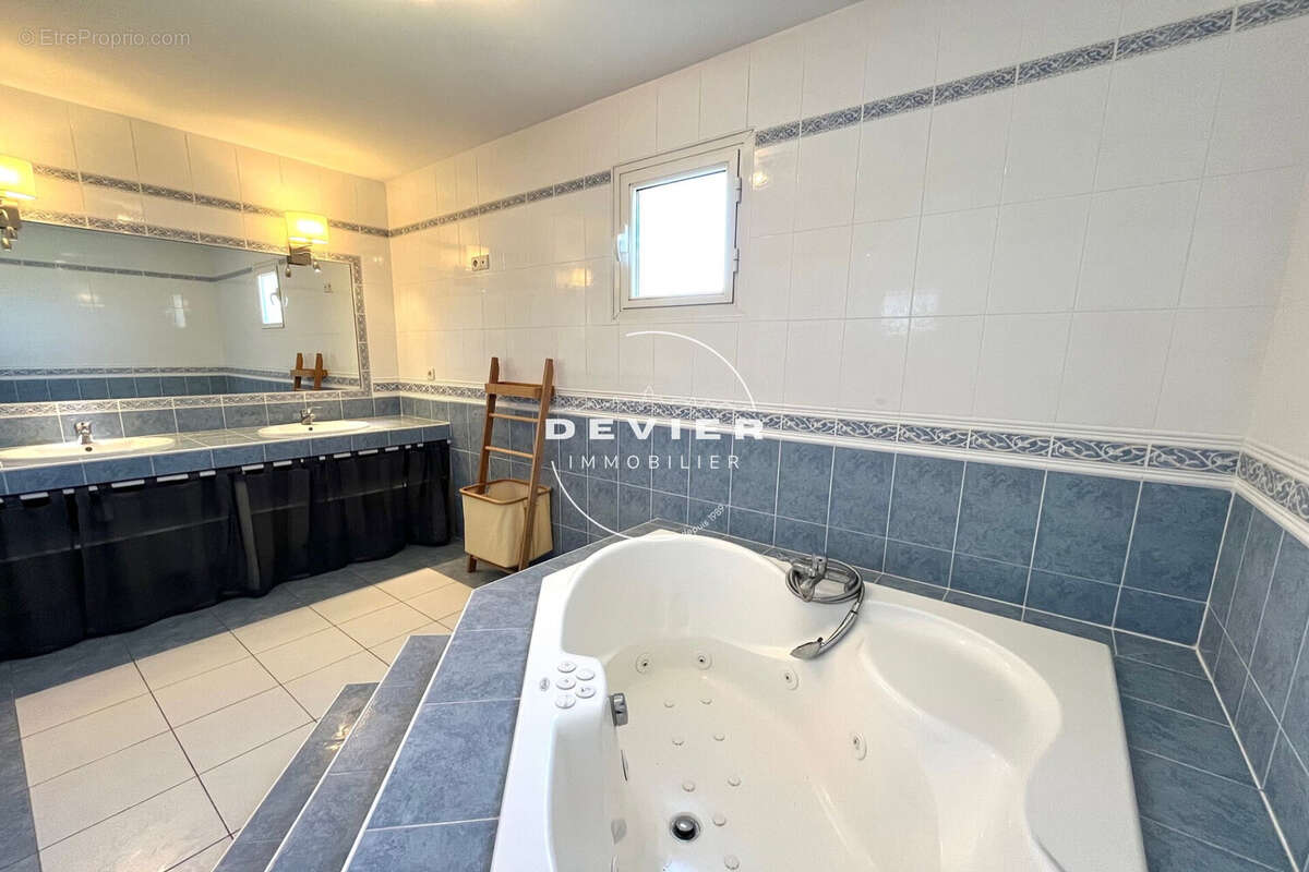 Maison à SUSSARGUES