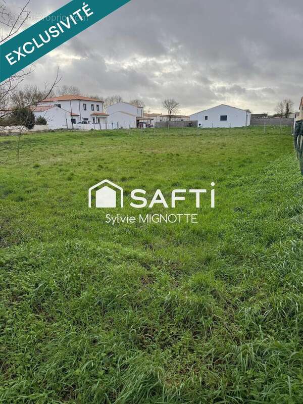 Photo 3 - Terrain à SURGERES