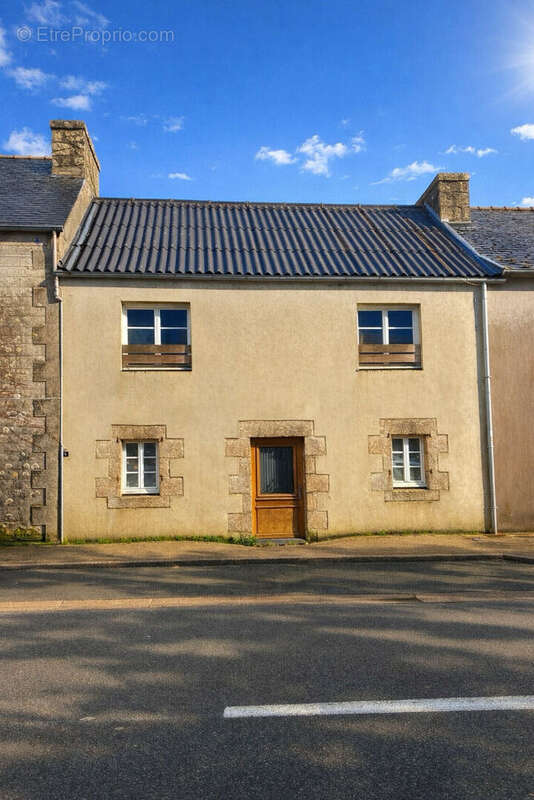 Maison à PLOUNEOUR-MENEZ