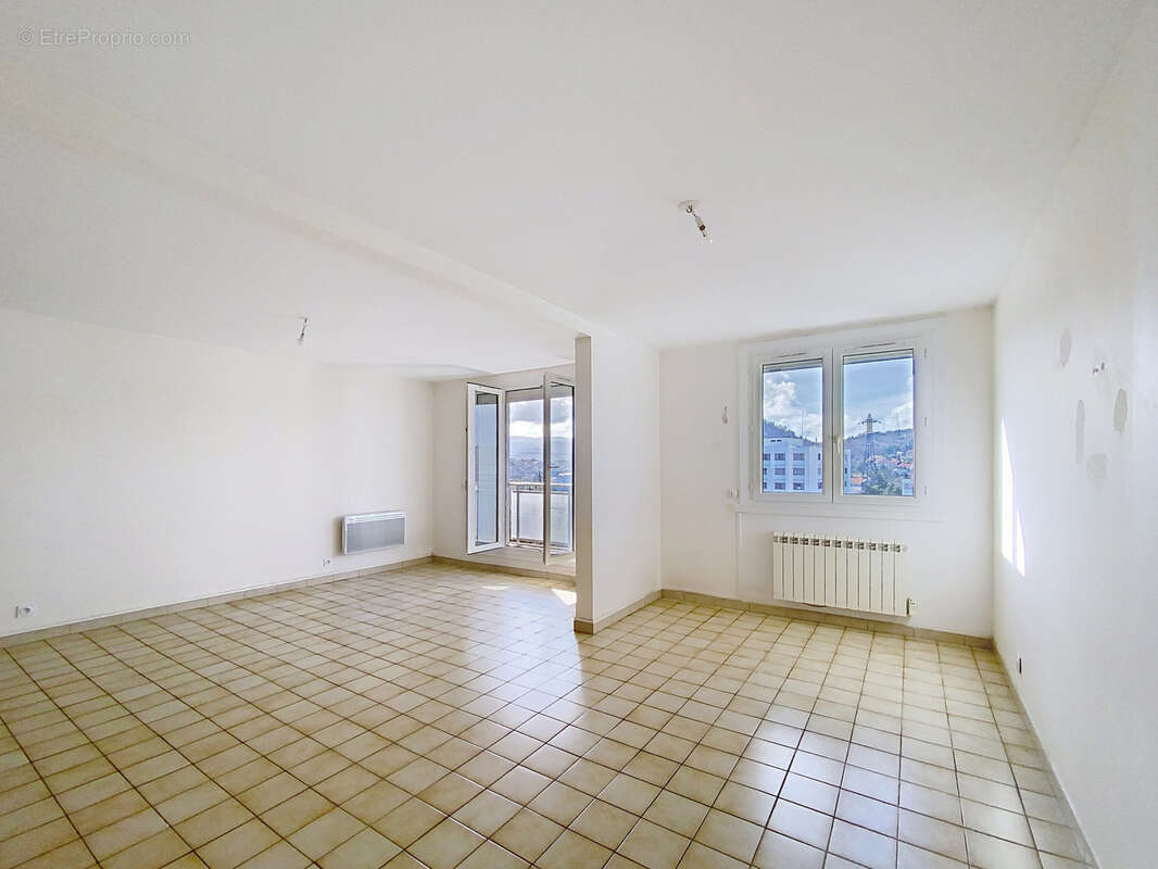 Appartement à SAINT-ETIENNE