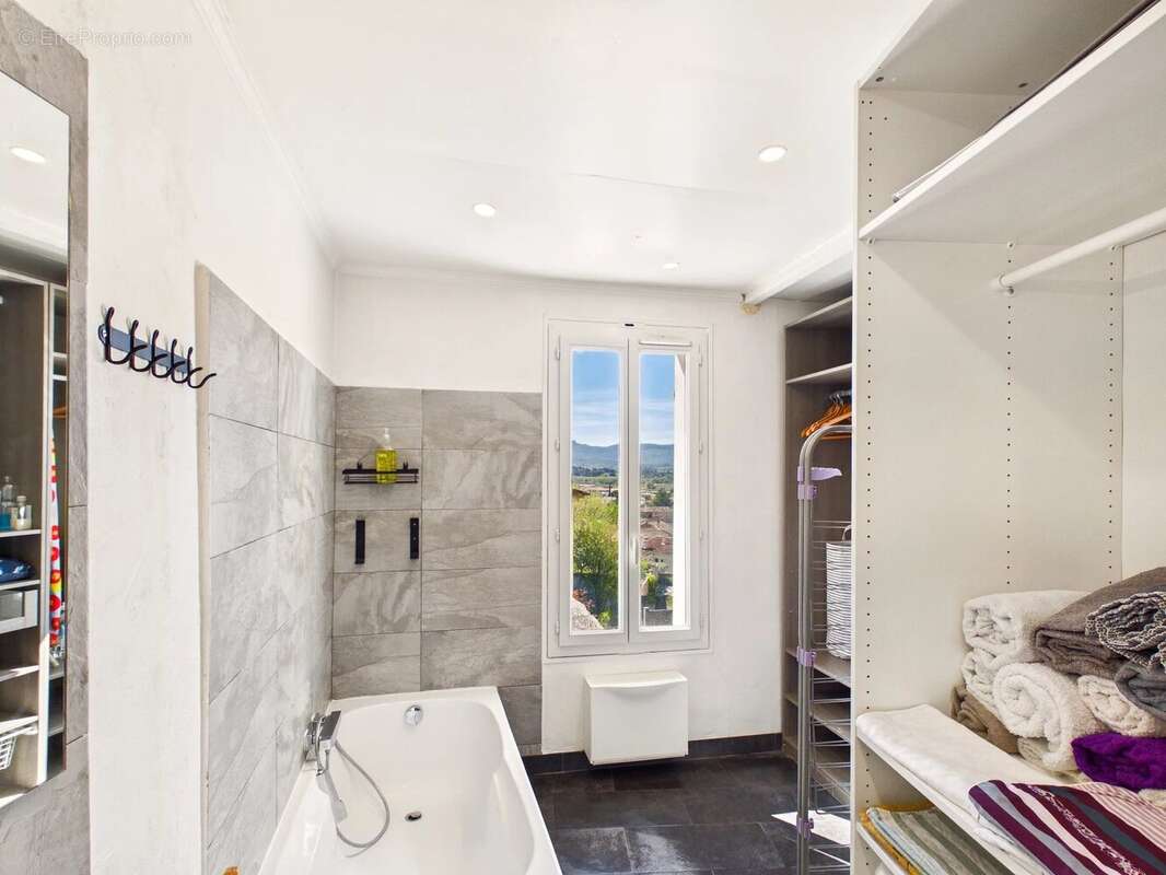 Maison à POURRIERES