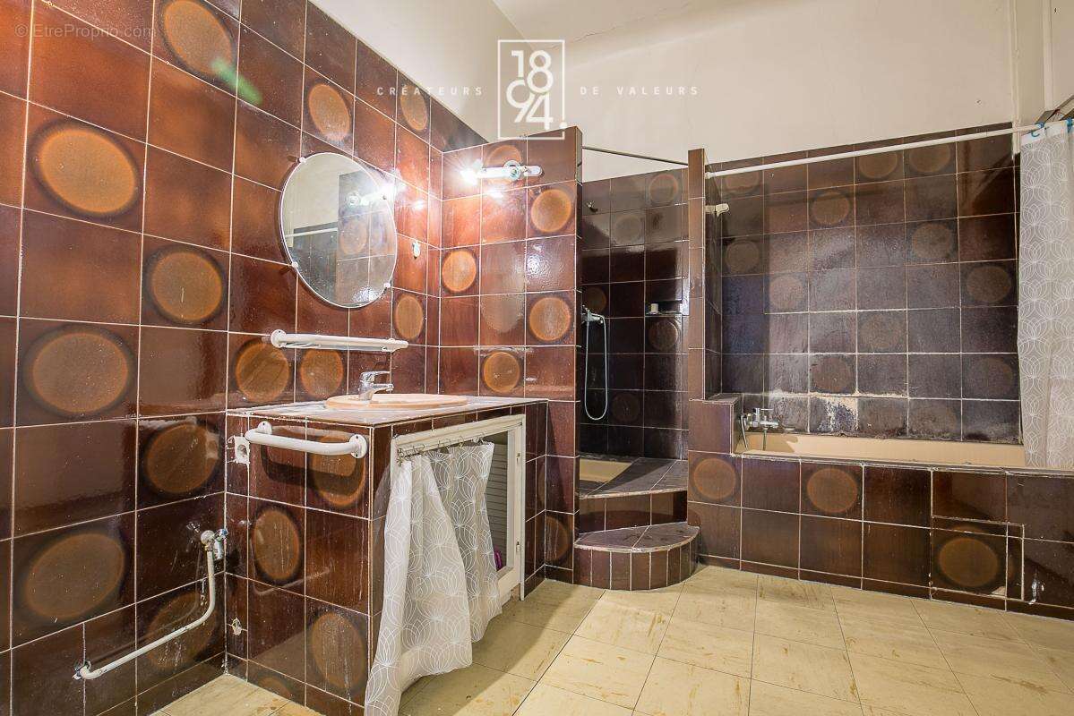 Appartement à MARSEILLE-1E