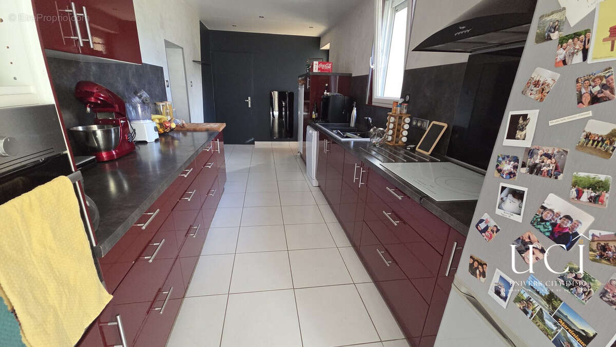 Maison 138 m² à Saint-Etienne-Du-Bois  - photo 4