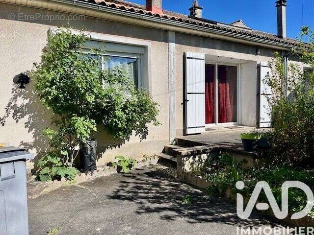 Photo 2 - Maison à POITIERS