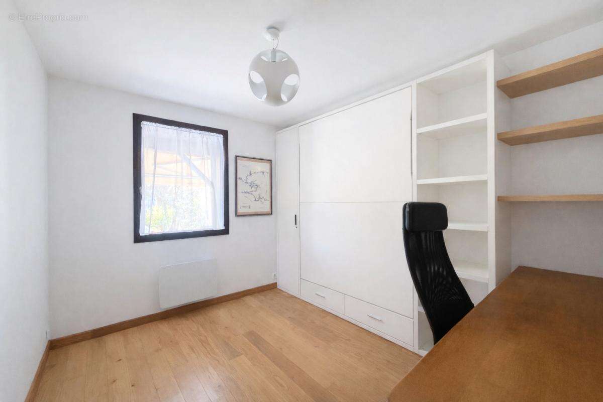 Maison à SAINT-GENIS-POUILLY