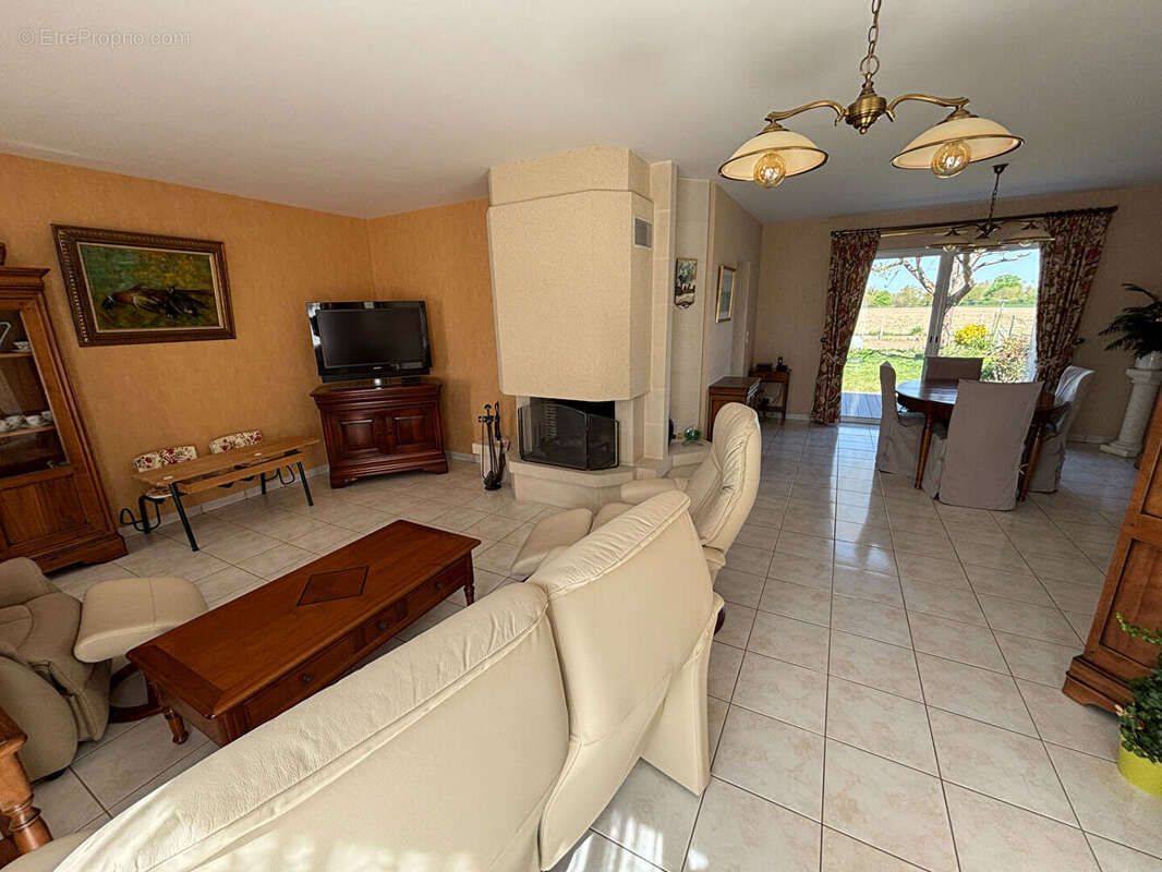 Maison à SAINT-CLEMENT-DES-LEVEES