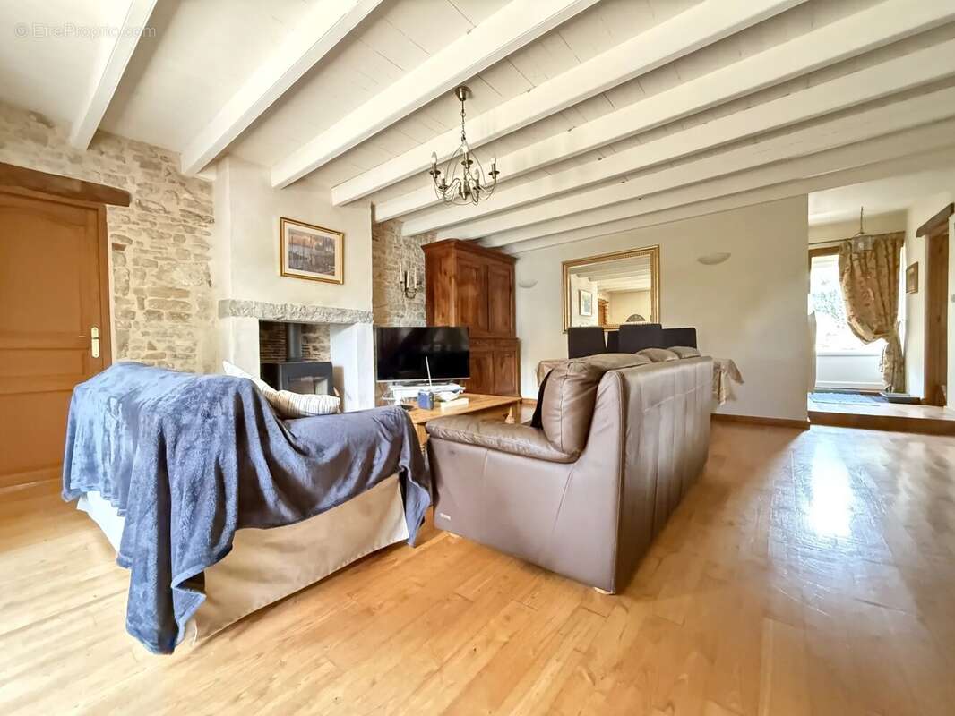 Charmante propriété en pierre de 3 chambres entre Ruffec et Verteuil - photo 5