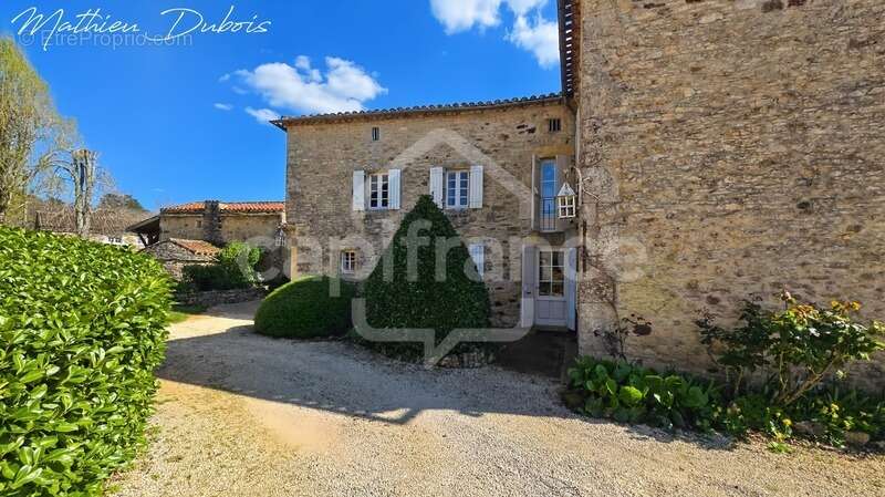 Domaine en hameau privé avec activité touristique - Cadre d’exception entre Lot et Dordogne - photo 2