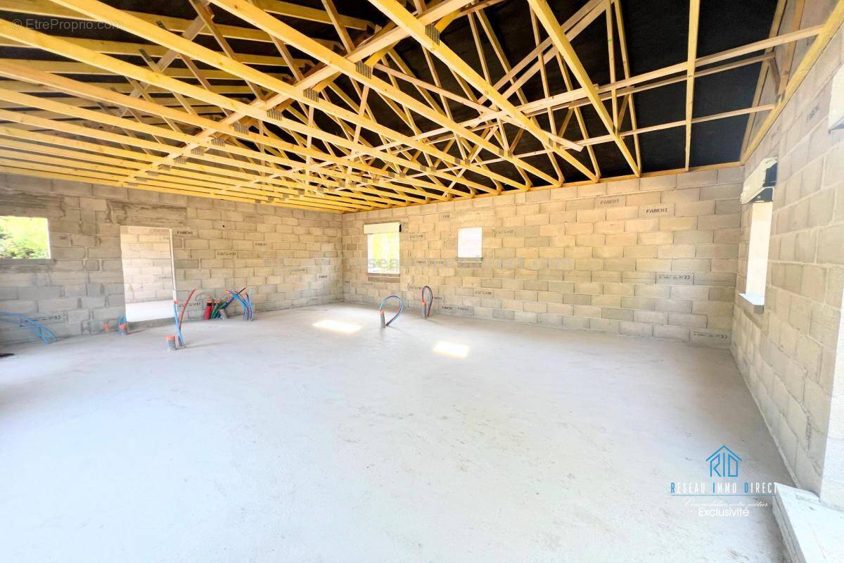 Maison à SAINT-SIMEON-DE-BRESSIEUX