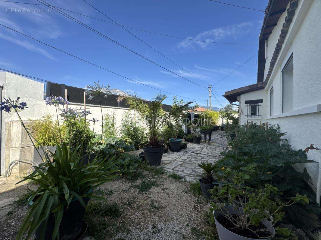 Maison à ECHIROLLES