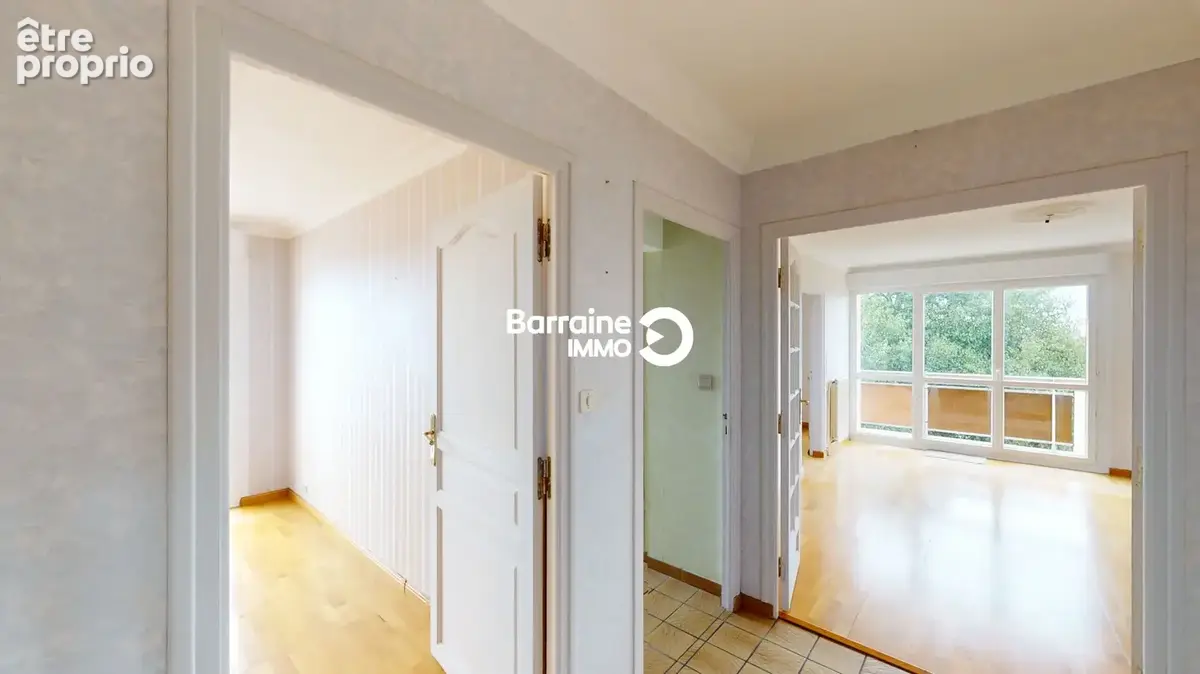Exclusivité menez-paul : dernier étage, appartement t4 - ascenseur - deux balcons et parking - photo 10