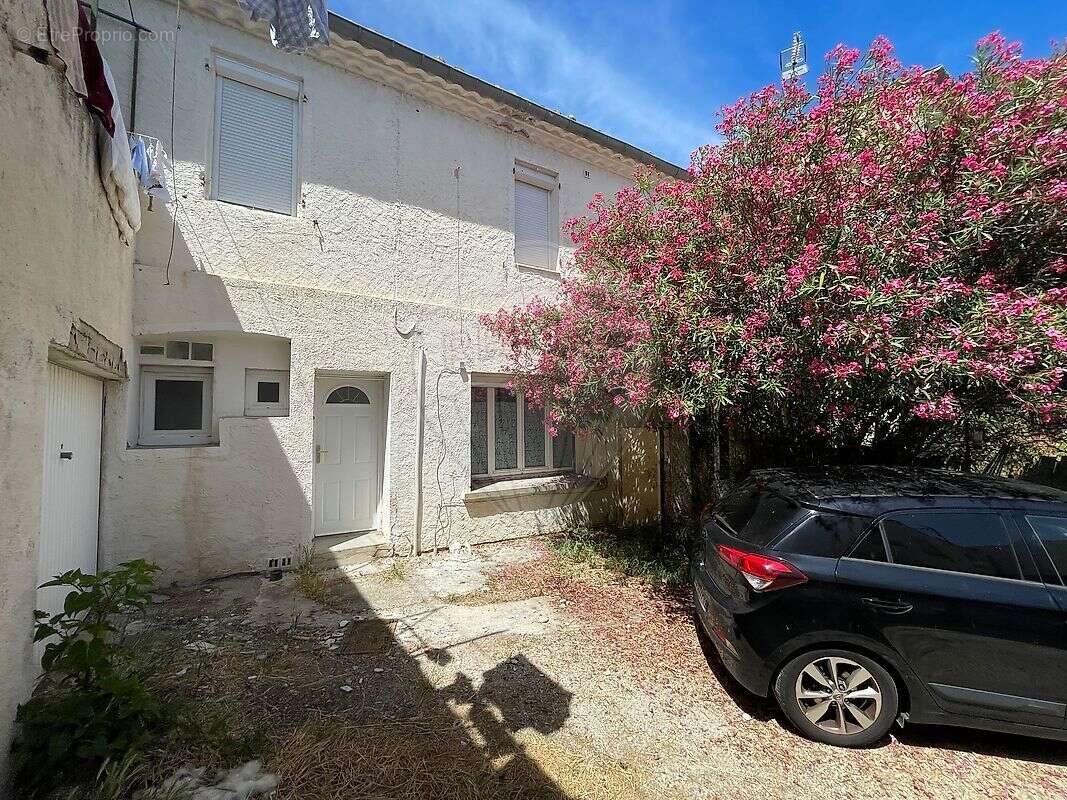 Maison à VERGEZE