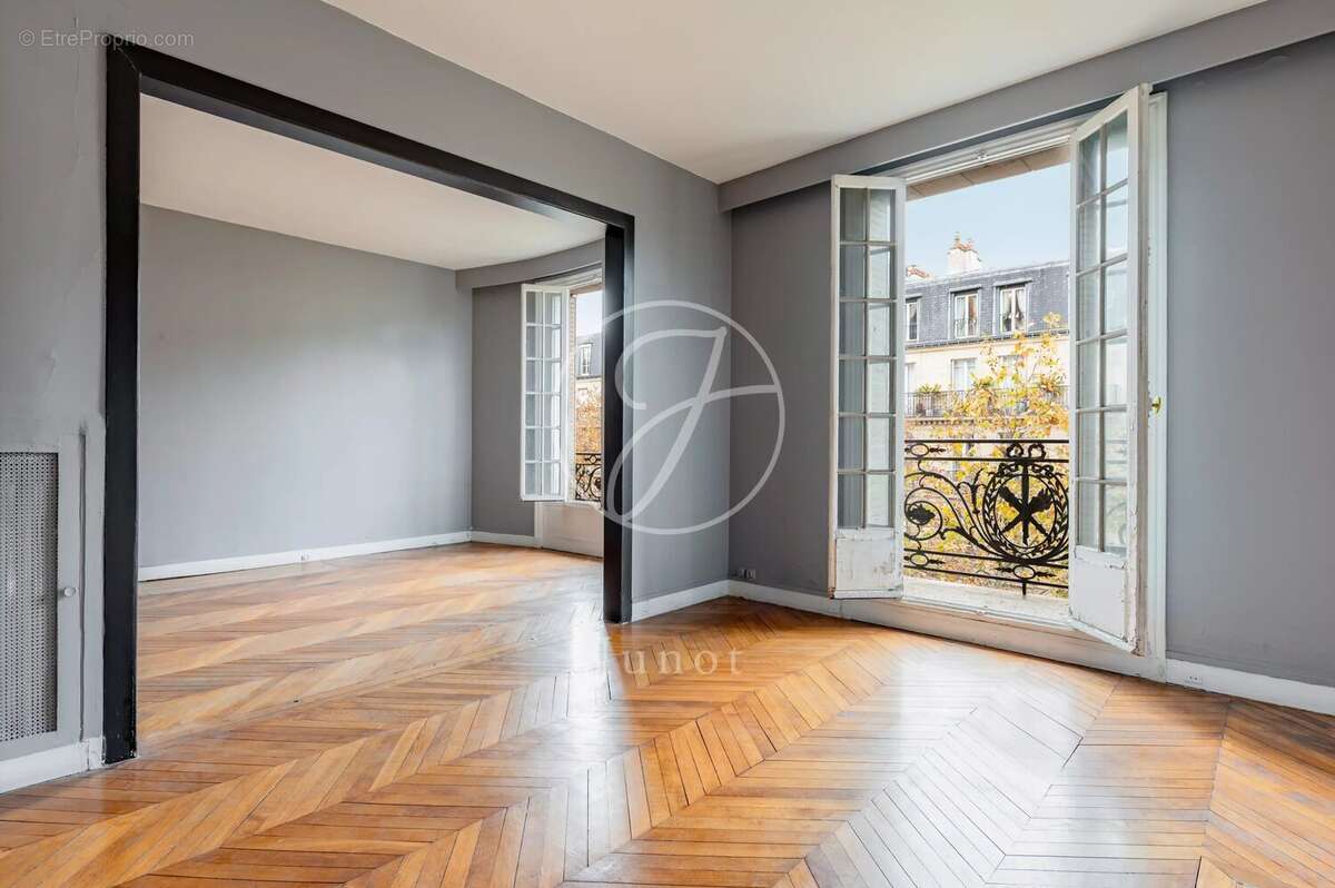 Appartement à PARIS-7E