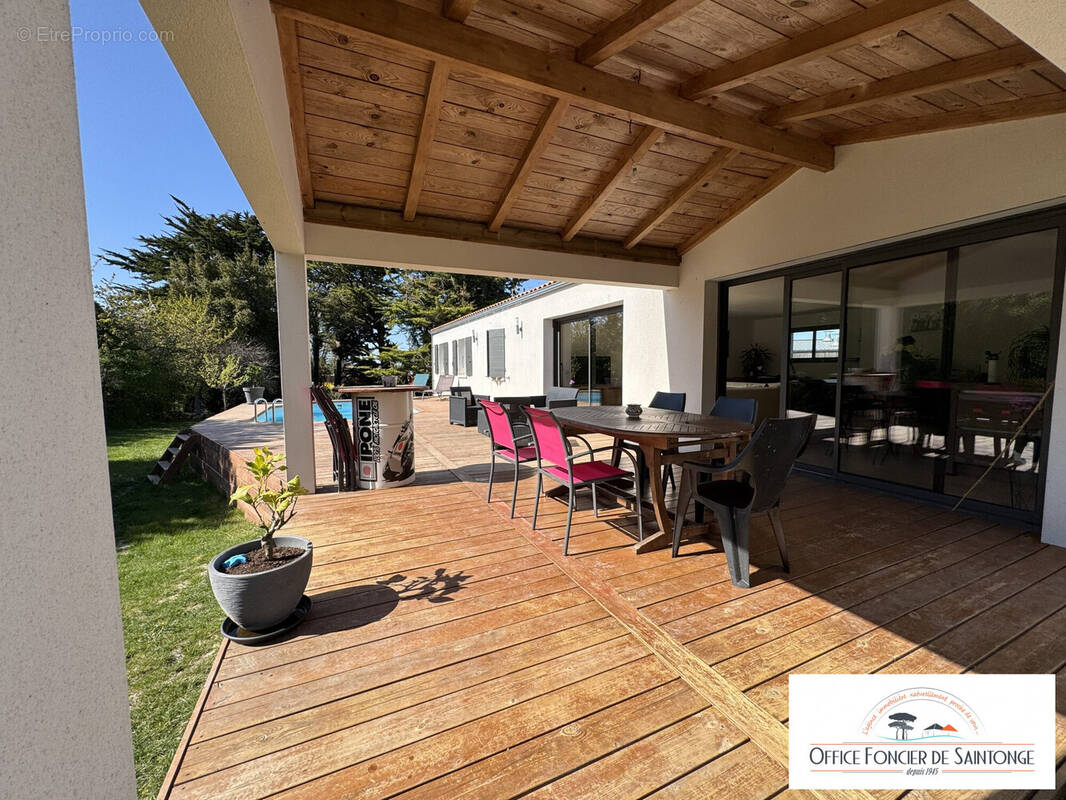 Maison à CHAILLEVETTE