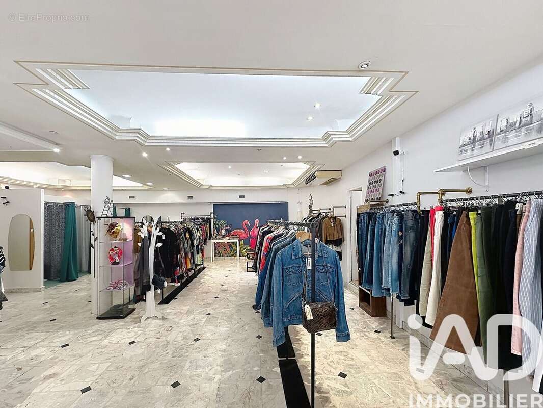 Photo 3 - Commerce à ROCHEFORT