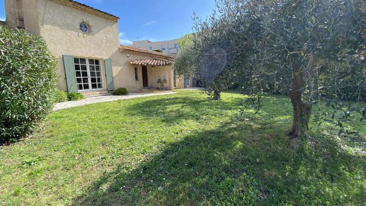 Maison à MANDELIEU-LA-NAPOULE