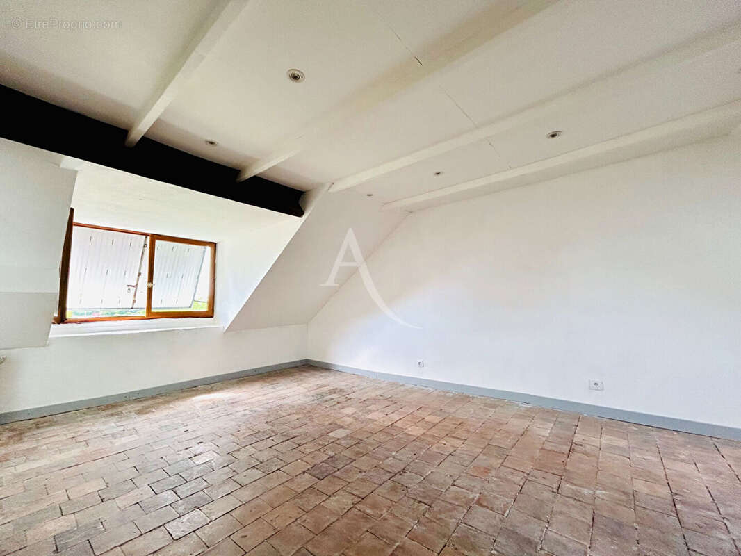 Appartement à LES PONTS-DE-CE