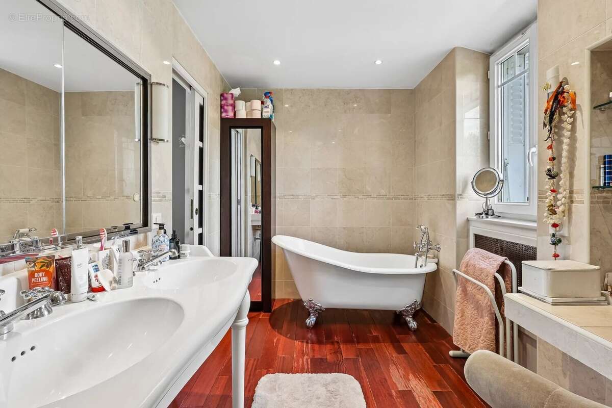 Maison à SAINT-MAUR-DES-FOSSES