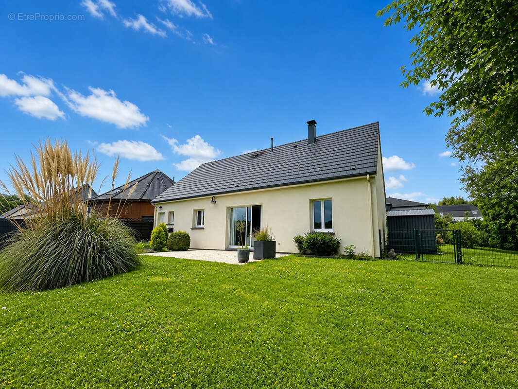 Maison à BRIQUEMESNIL-FLOXICOURT