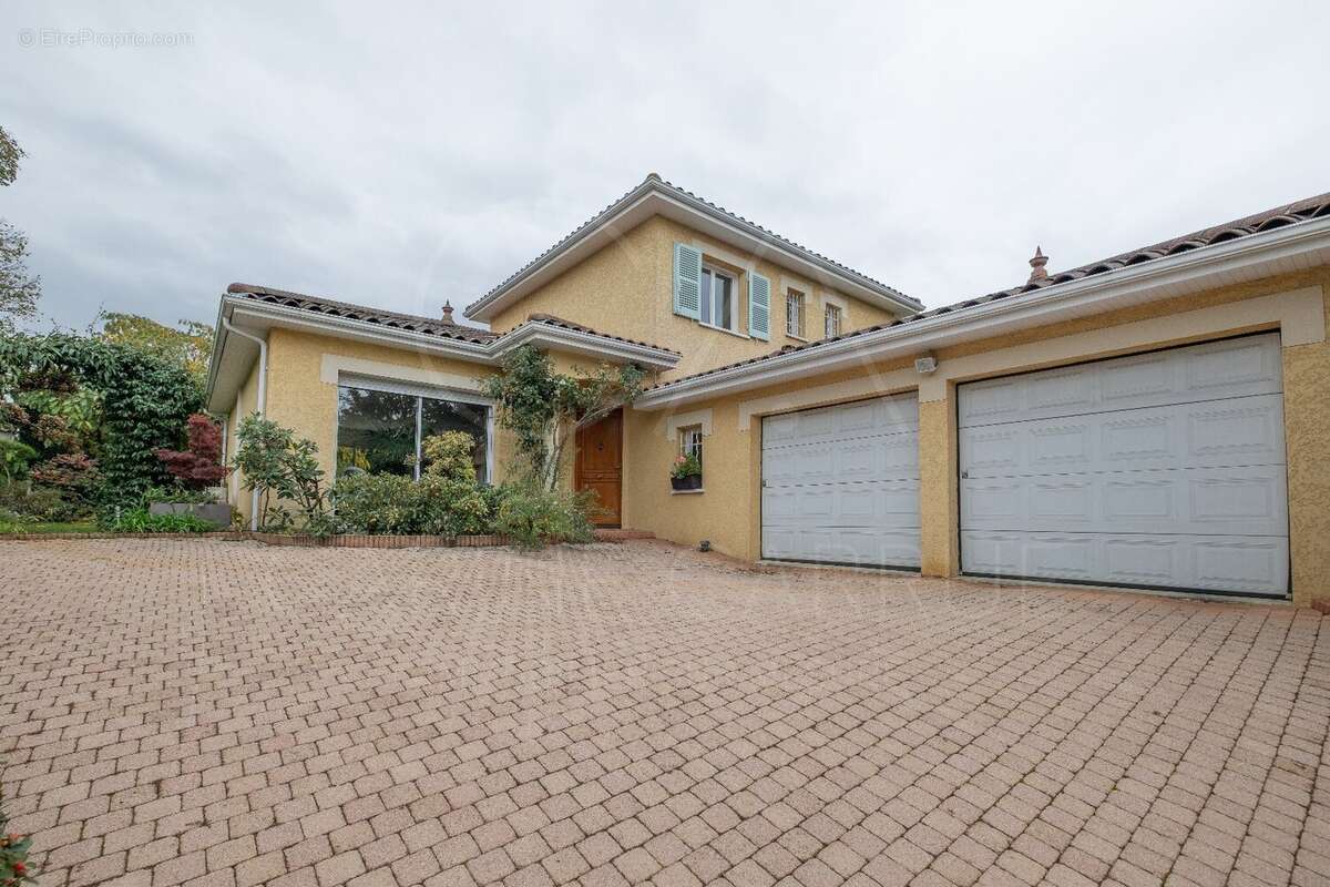 Maison à TASSIN-LA-DEMI-LUNE