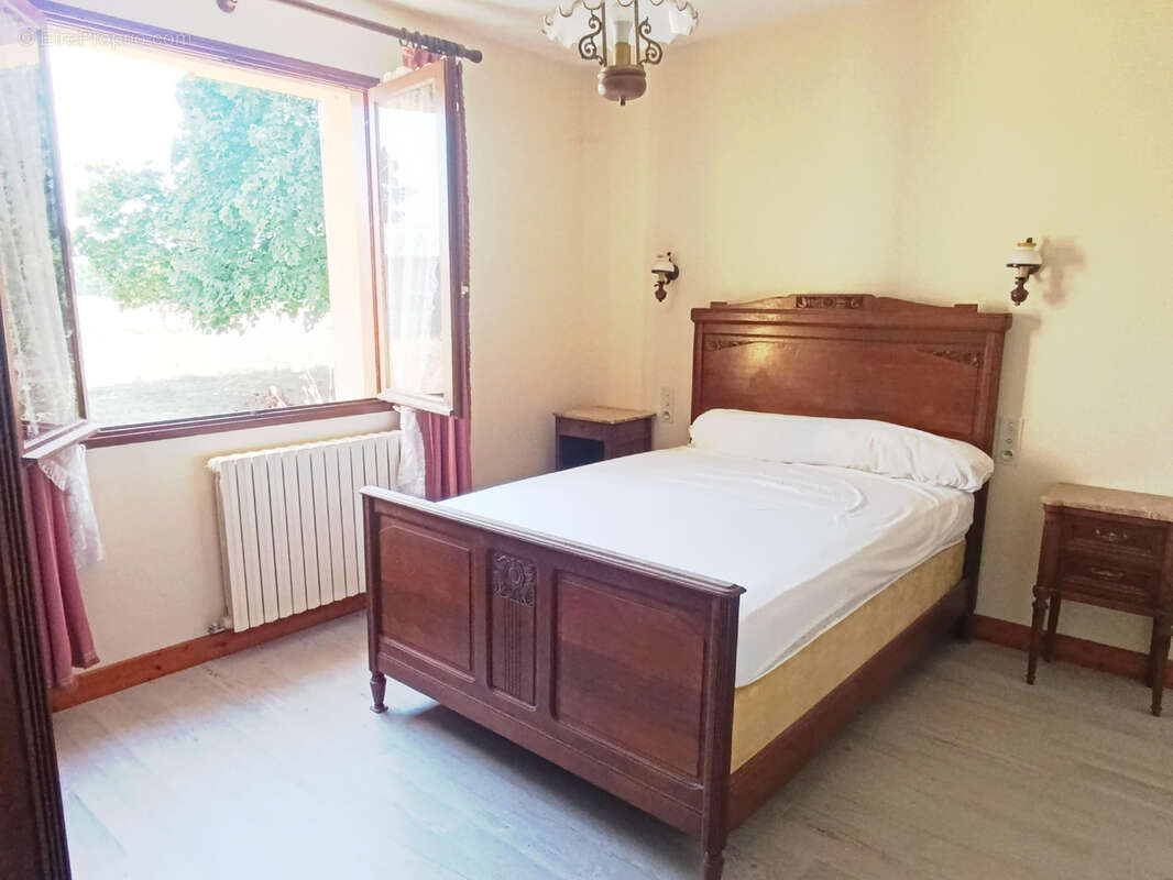 Maison à SAINTE-COLOMBE-EN-BRUILHOIS