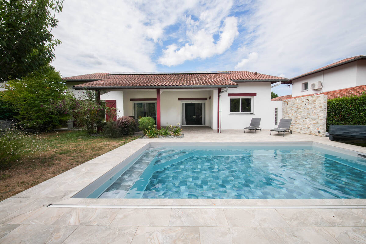 Maison à LARRESSORE