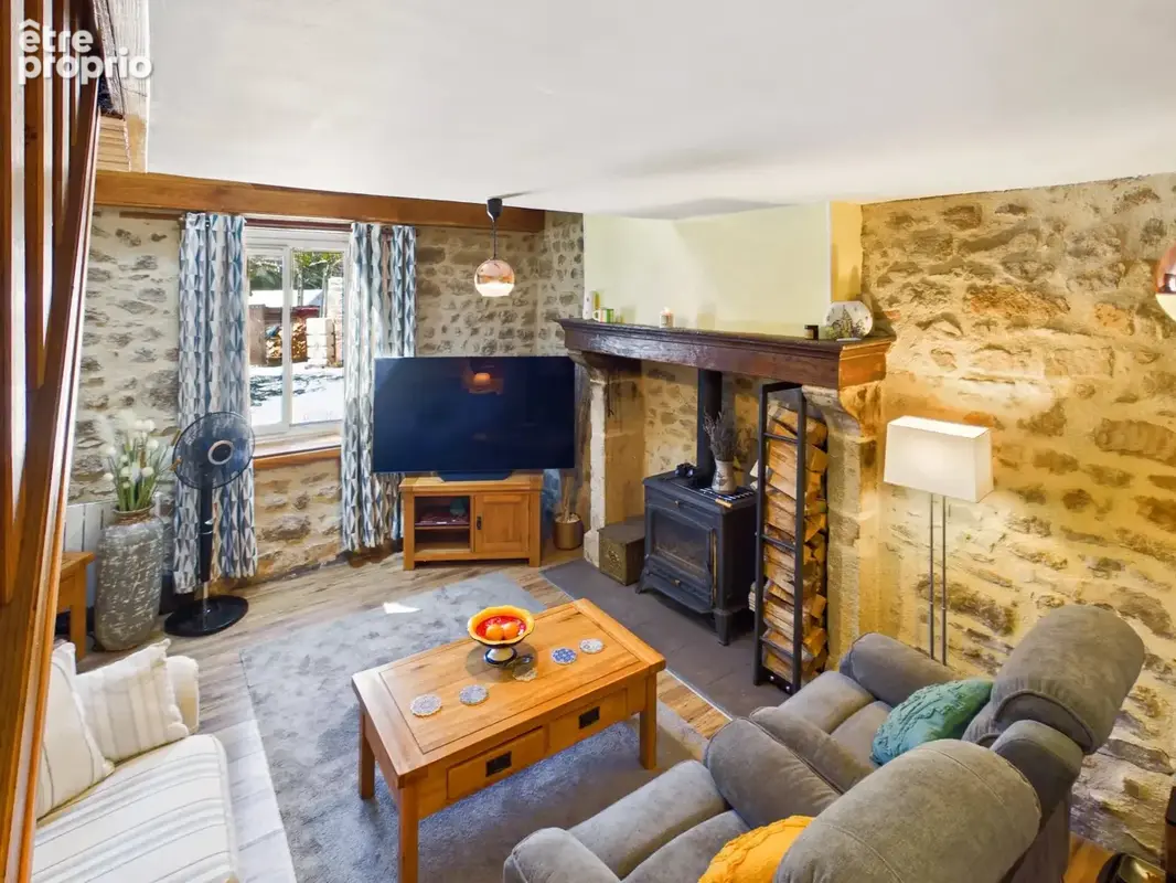 Charmante propriété avec deux maisons, grange et piscine chauffée - photo 7
