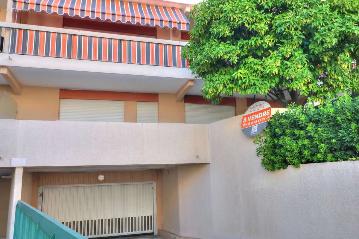 EXCLUSIVITÉ - Golfe-Juan - T3 de 66 m² avec terrasse de 20 m², garage et cave - photo 13